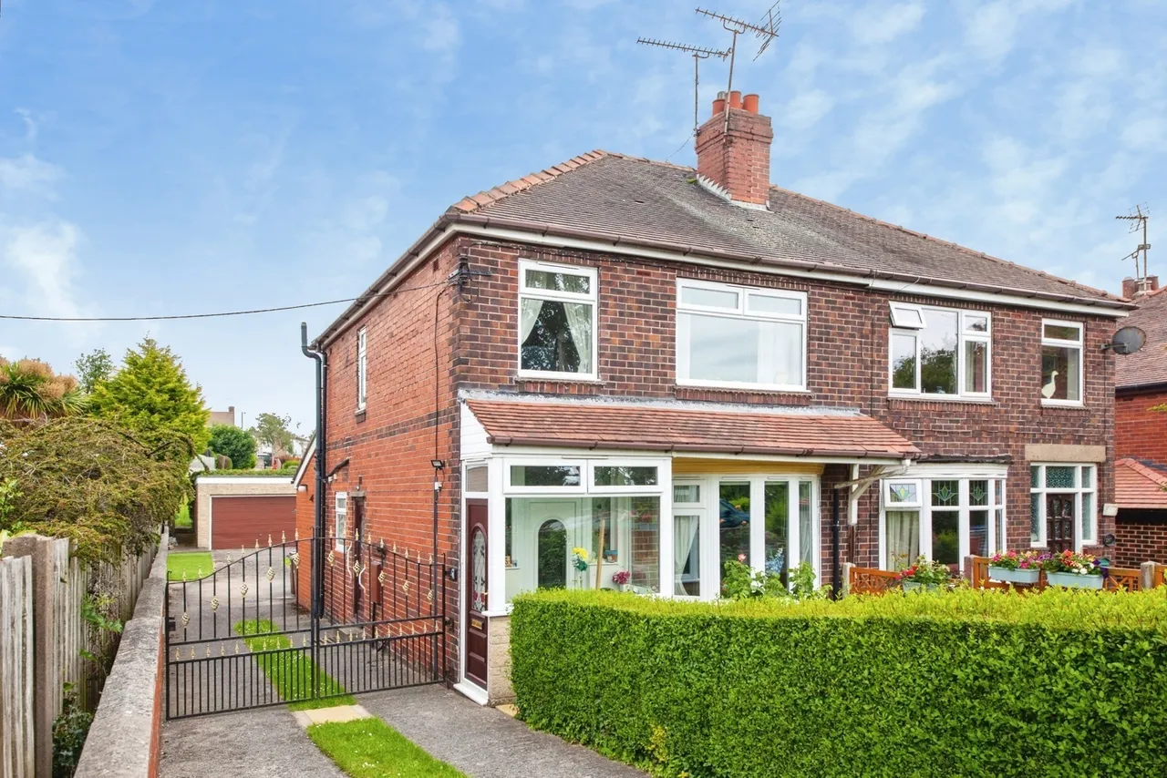 3 bed property for sale — Springwood Lane, High Green, Sheffield, S35