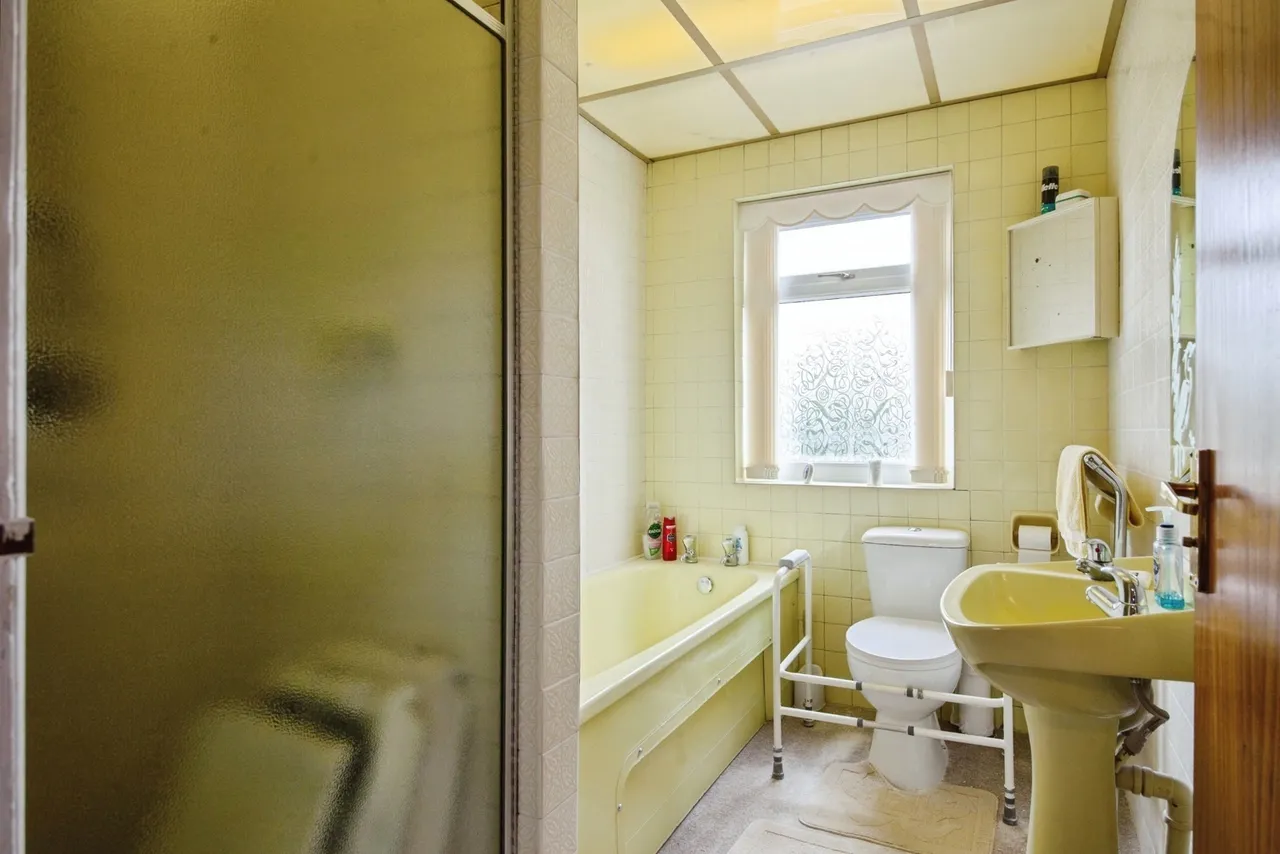 Springwood Lane, High Green, Sheffield, S35, photo 18
