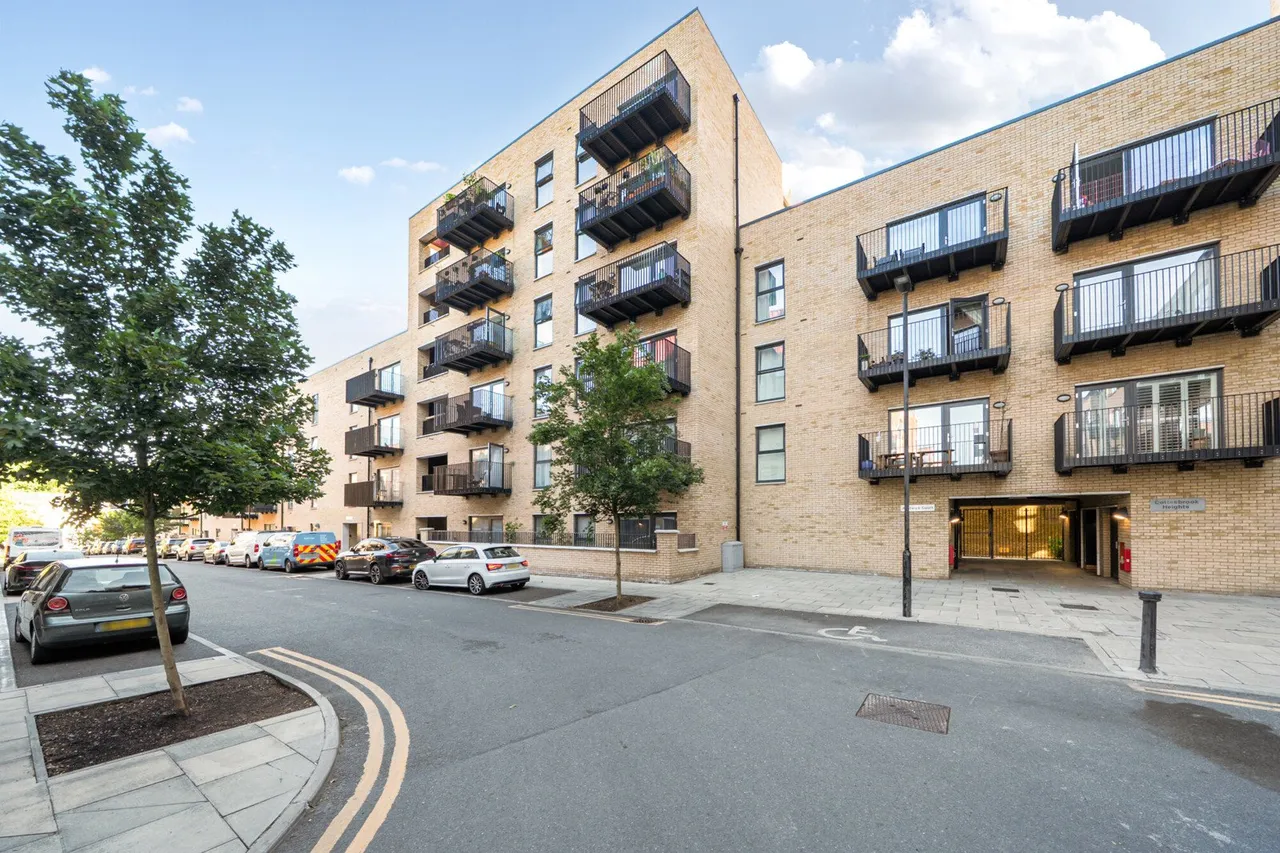 2 bed flat for sale — Brumwell Avenue, Woolwich, SE18