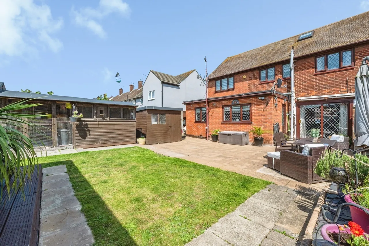 Foyle Drive, SOUTH OCKENDON, Essex, RM15, photo 24