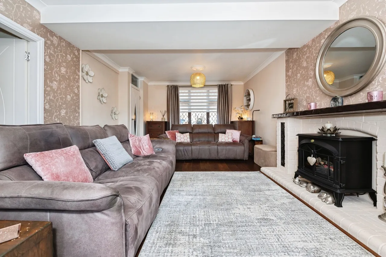 Foyle Drive, SOUTH OCKENDON, Essex, RM15, photo 4