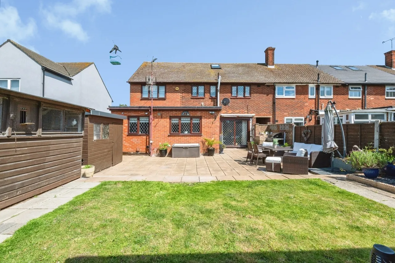 Foyle Drive, SOUTH OCKENDON, Essex, RM15, photo 25