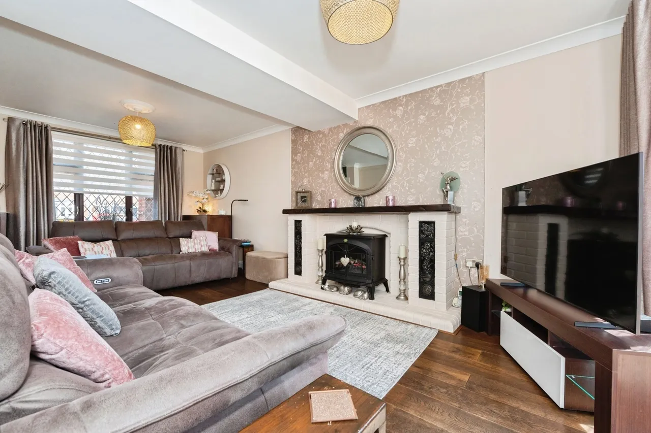 Foyle Drive, SOUTH OCKENDON, Essex, RM15, photo 2