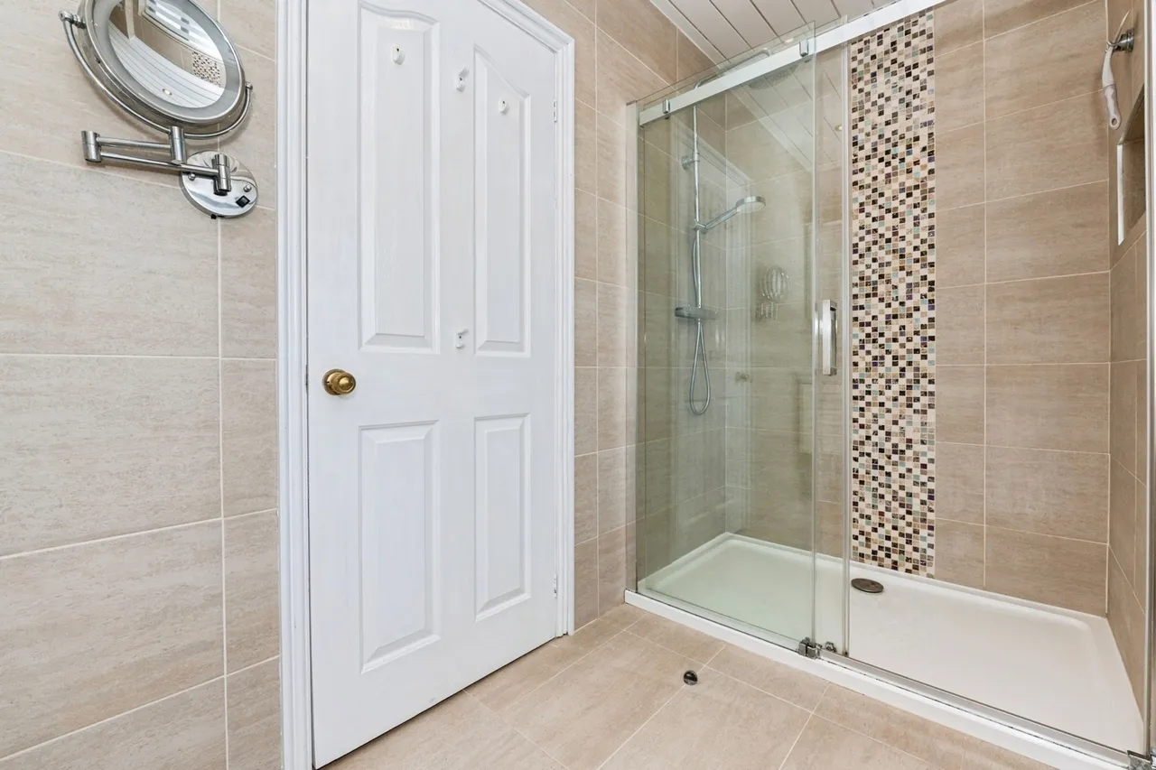 Foyle Drive, SOUTH OCKENDON, Essex, RM15, photo 14