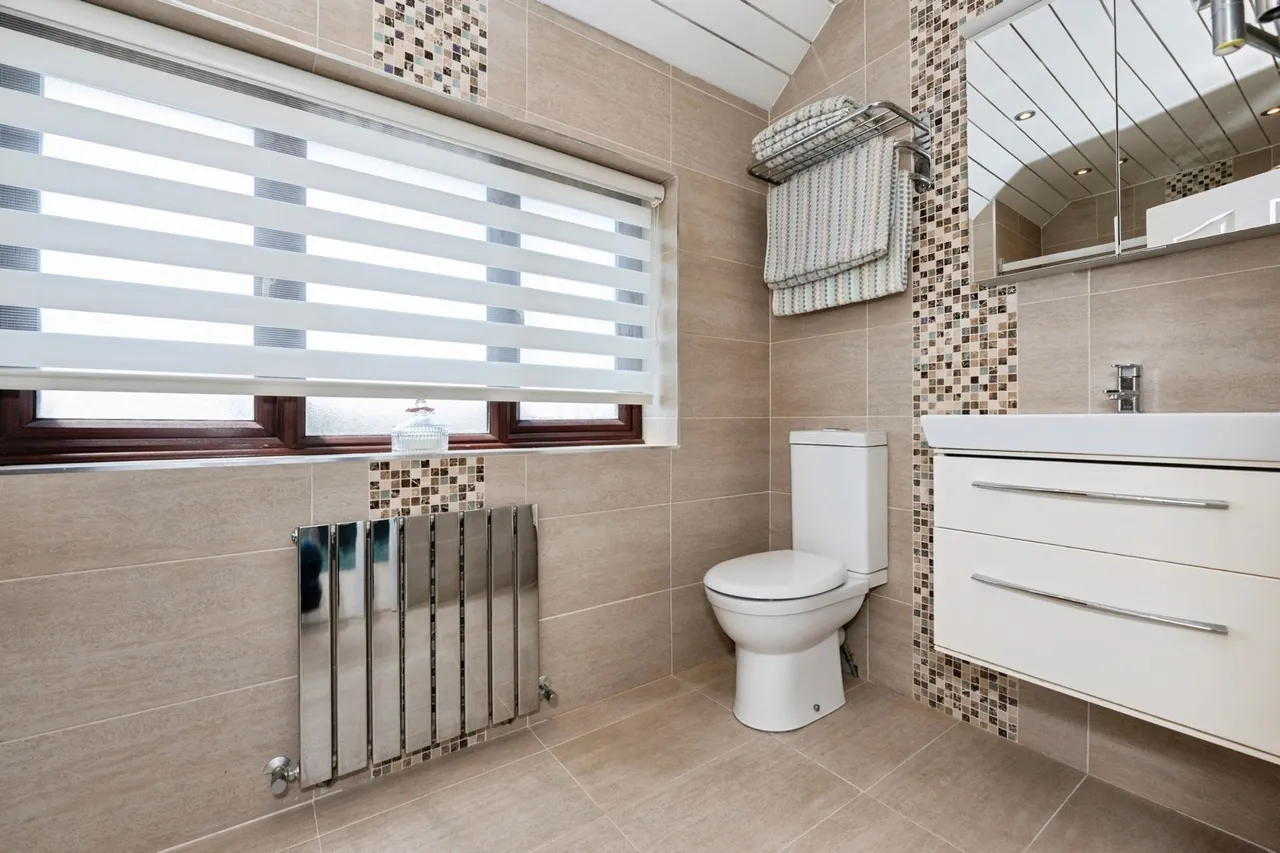 Foyle Drive, SOUTH OCKENDON, Essex, RM15, photo 13