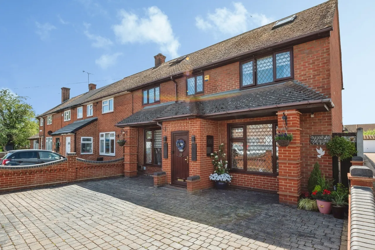3 bed house for sale — Foyle Drive, SOUTH OCKENDON, Essex, RM15