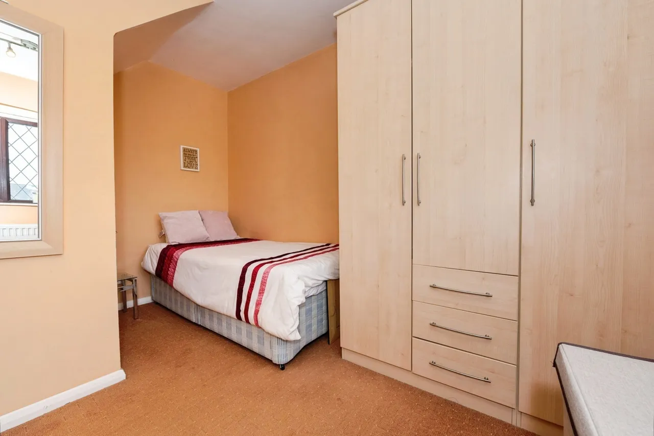 Foyle Drive, SOUTH OCKENDON, Essex, RM15, photo 17