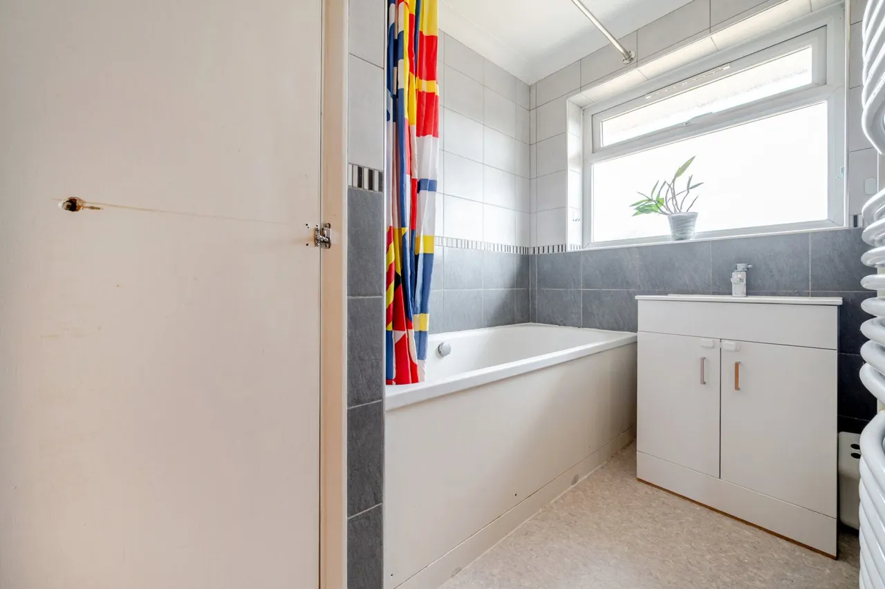 Barham Close, BR2, photo 17