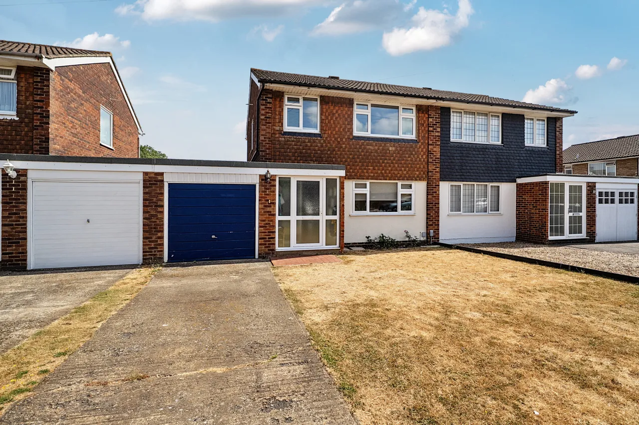 3 bed house for sale, Barham Close, BR2