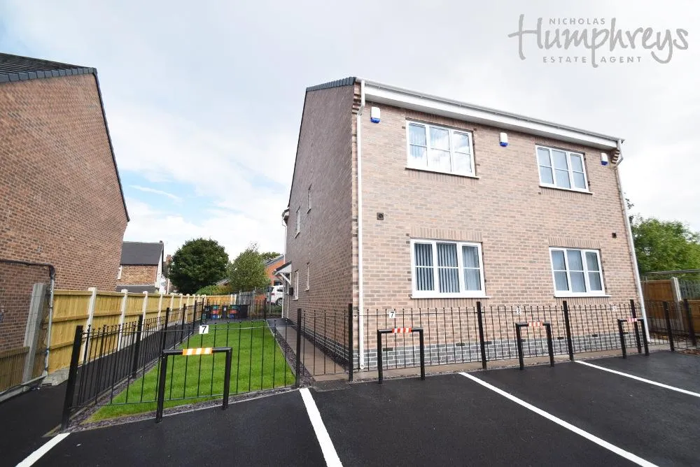 2 bed house to rent, Lyme Valley Mews, Newcastle-Under-Lyme, ST5