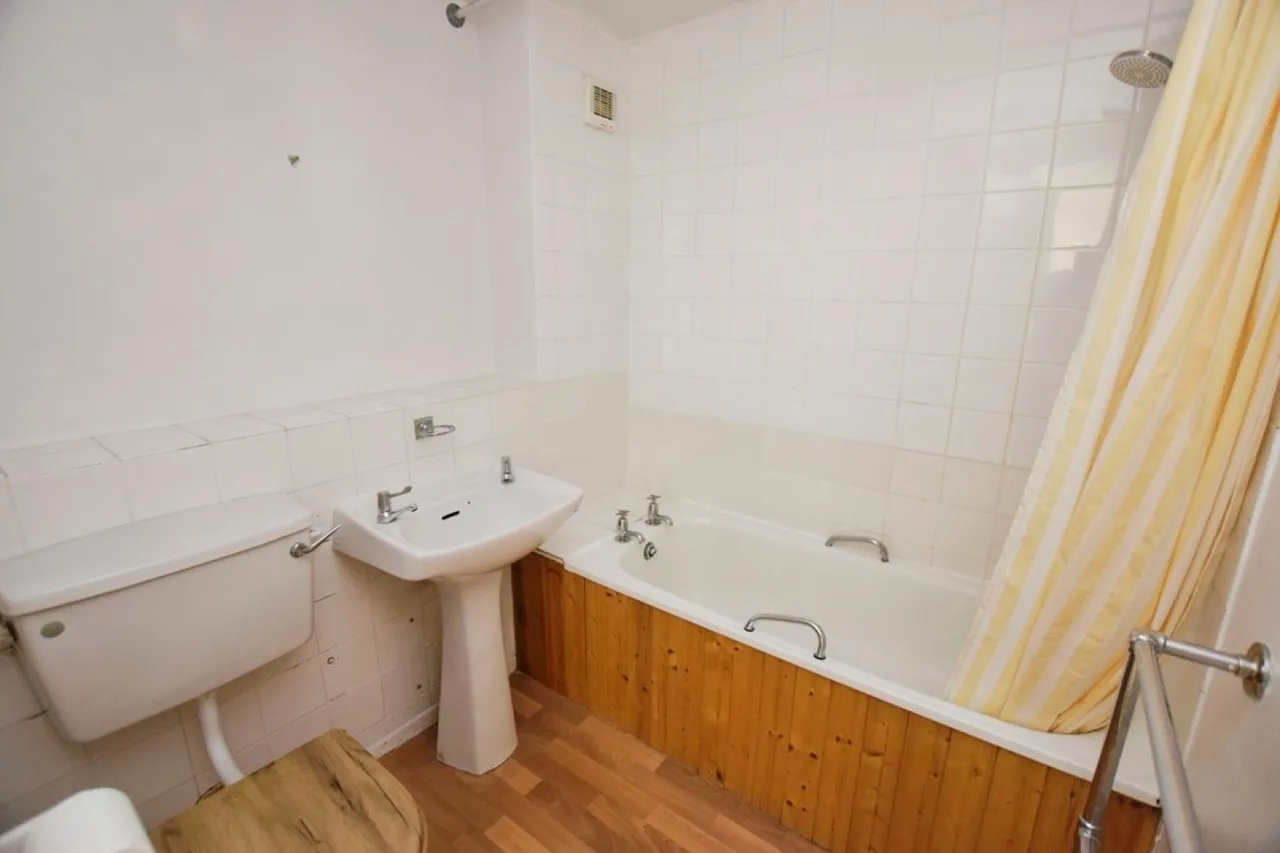 Commercial Road, EX2, photo 5