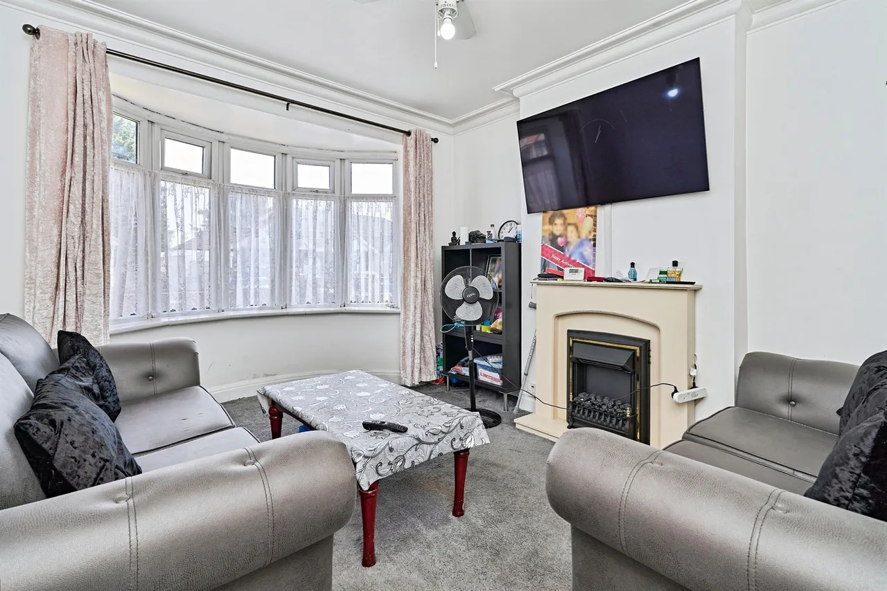 Uplands Avenue, Willenhall, WV13, photo 2