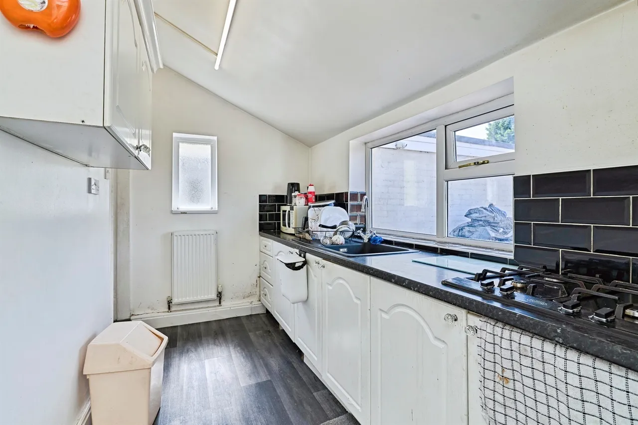Uplands Avenue, Willenhall, WV13, photo 8