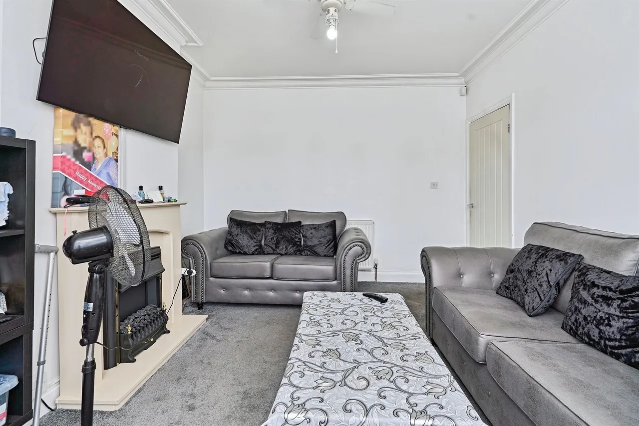 Uplands Avenue, Willenhall, WV13, photo 3