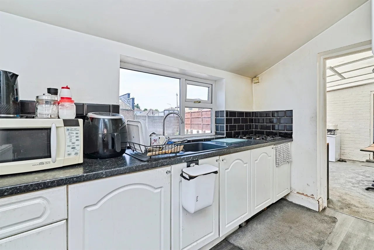 Uplands Avenue, Willenhall, WV13, photo 9