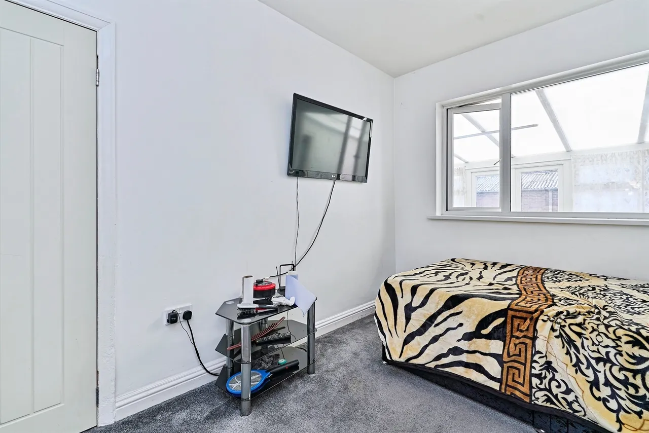 Uplands Avenue, Willenhall, WV13, photo 12