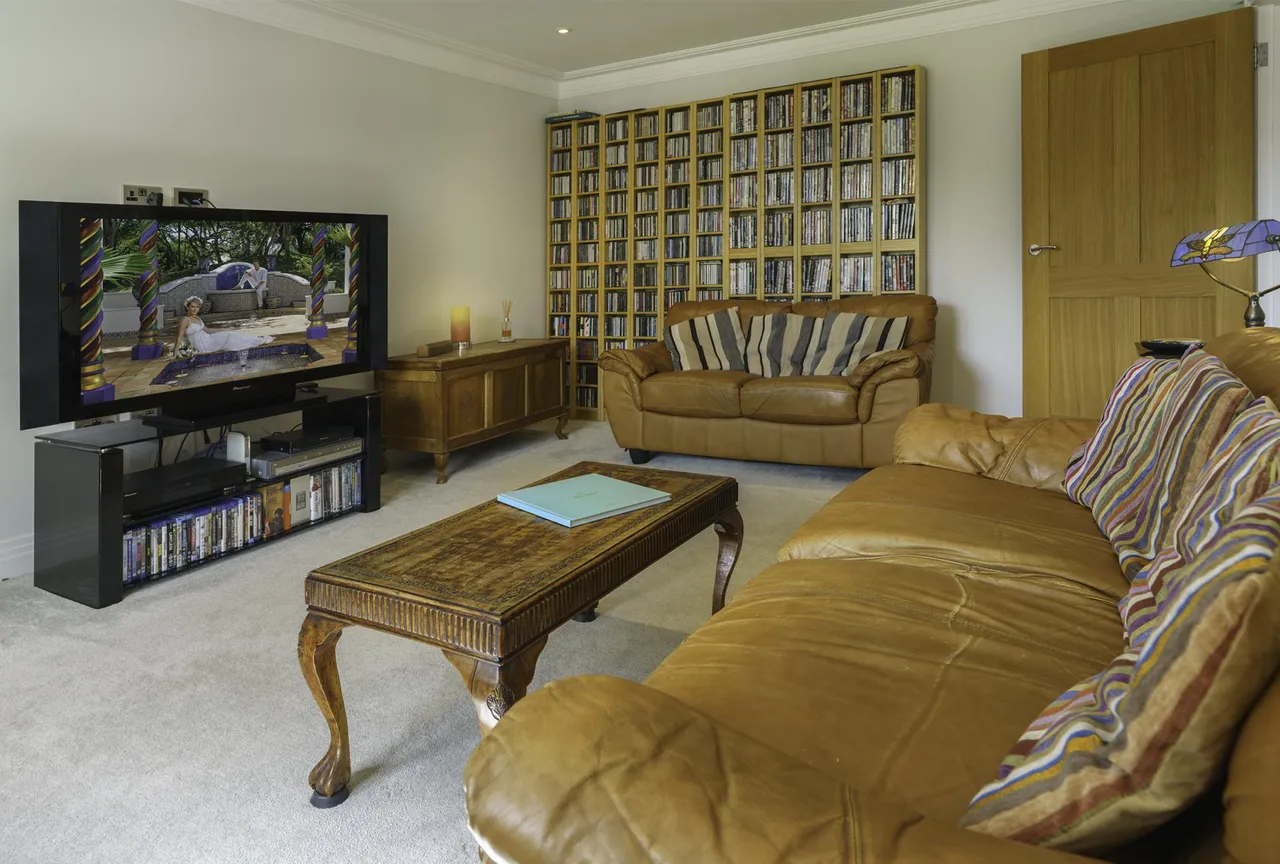 Bostocks Close, Cranleigh, GU6, photo 13