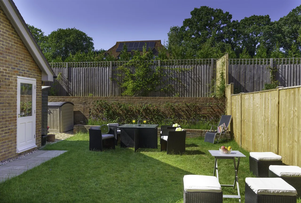 Bostocks Close, Cranleigh, GU6, photo 36