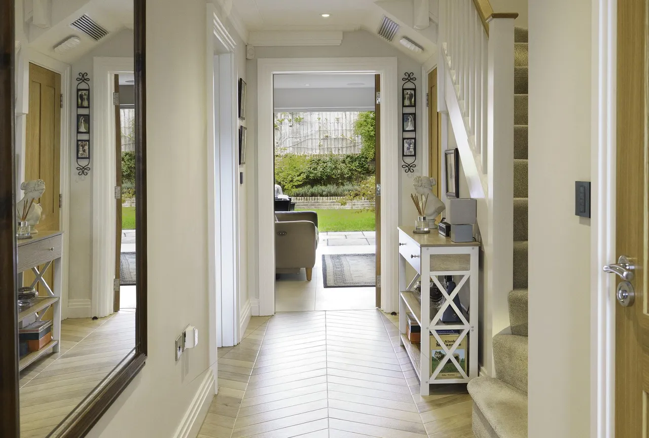 Bostocks Close, Cranleigh, GU6, photo 12