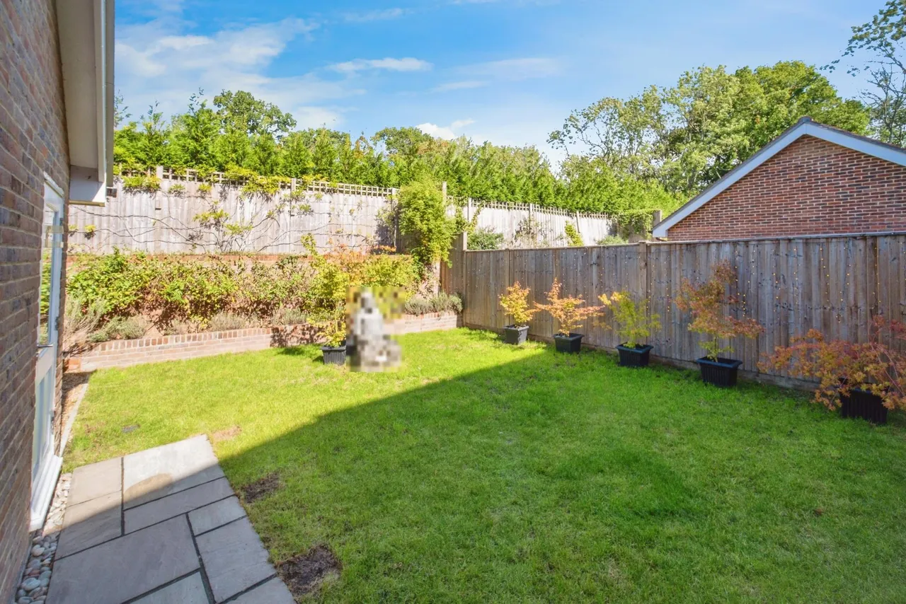 Bostocks Close, Cranleigh, GU6, photo 33