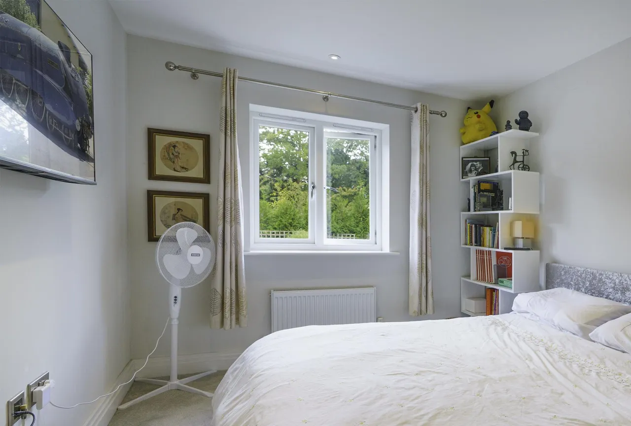 Bostocks Close, Cranleigh, GU6, photo 19