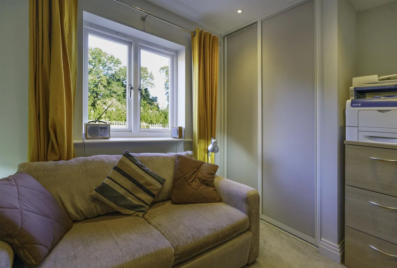 Bostocks Close, Cranleigh, GU6, photo 25