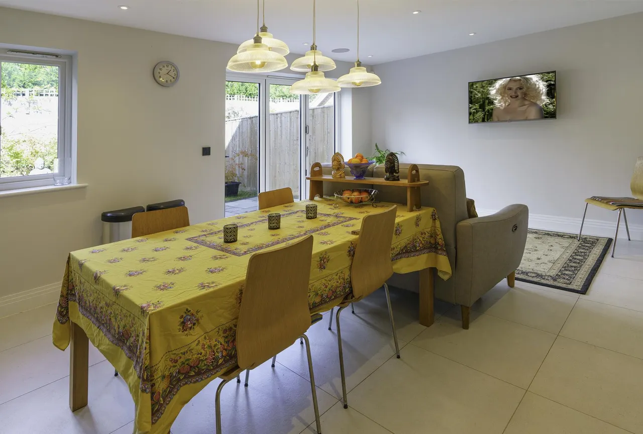 Bostocks Close, Cranleigh, GU6, photo 7