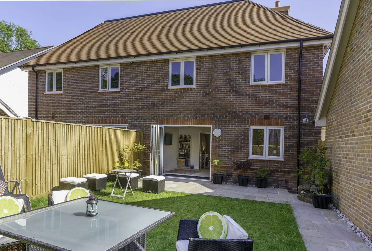 Bostocks Close, Cranleigh, GU6, photo 31