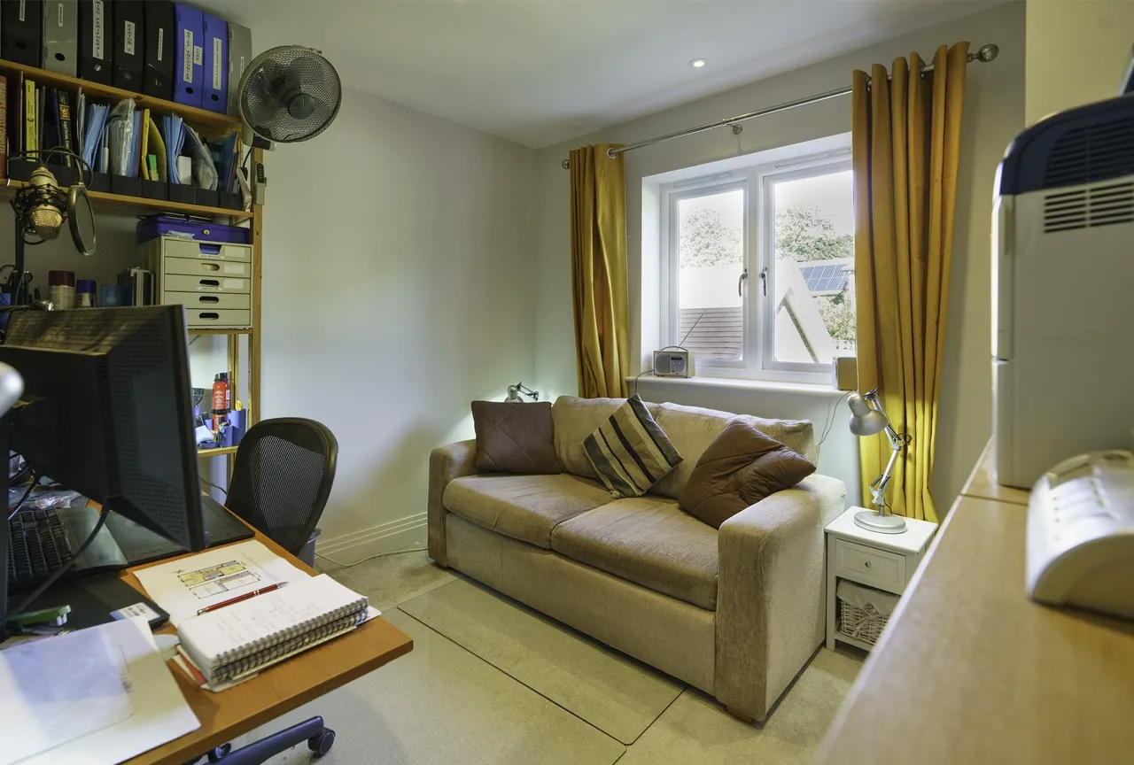 Bostocks Close, Cranleigh, GU6, photo 23