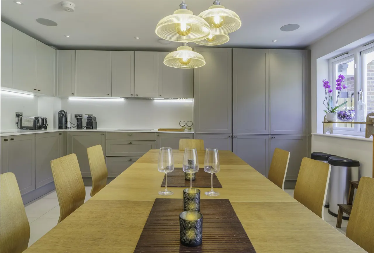 Bostocks Close, Cranleigh, GU6, photo 6