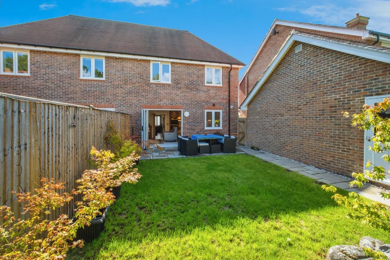 Bostocks Close, Cranleigh, GU6, photo 34