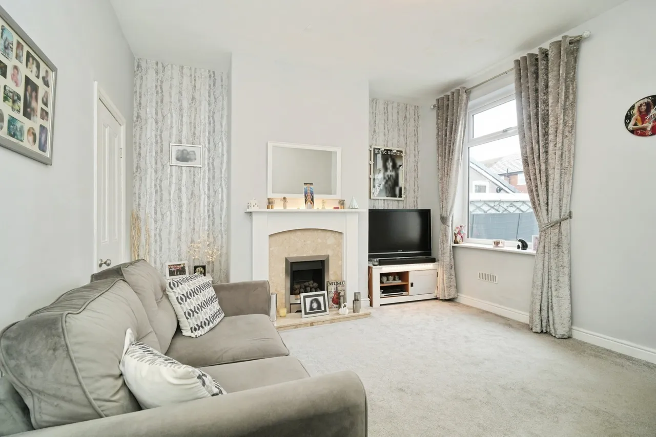 Charles Street, MANCHESTER, Lancashire, M27, photo 2