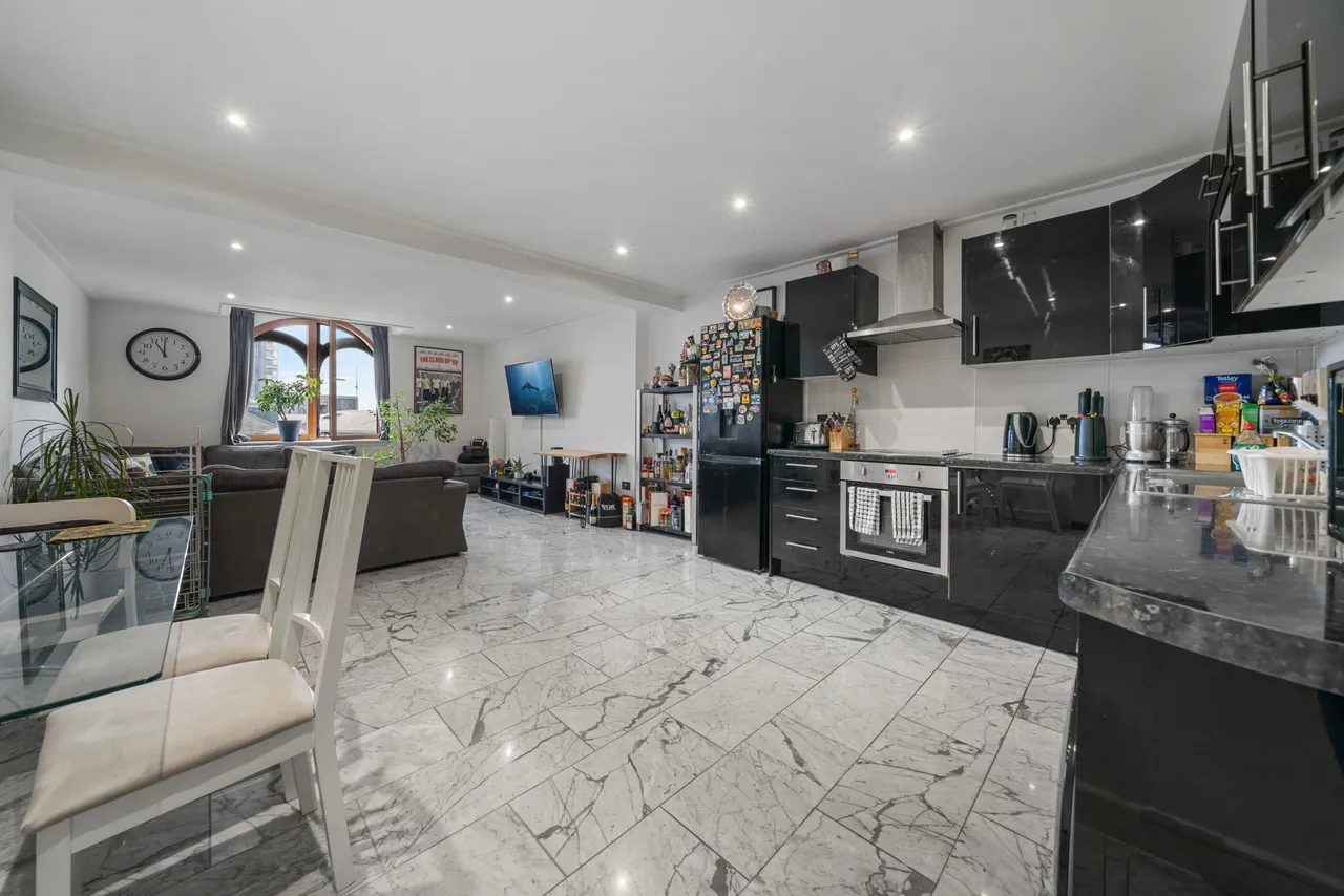 2 bed property for sale — City Approach, 190 City Road