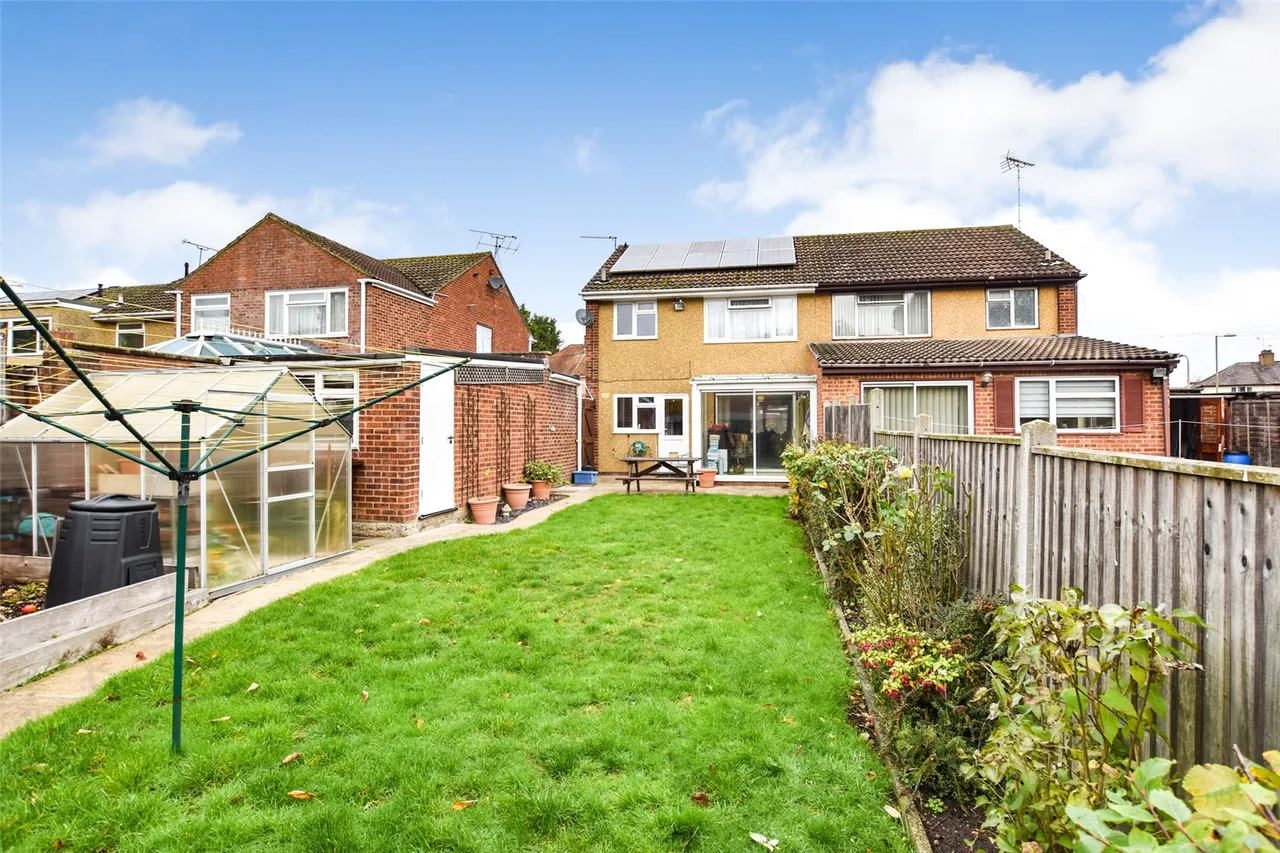 Hazel Avenue, Farnborough, Hampshire, GU14 0DW, photo 2