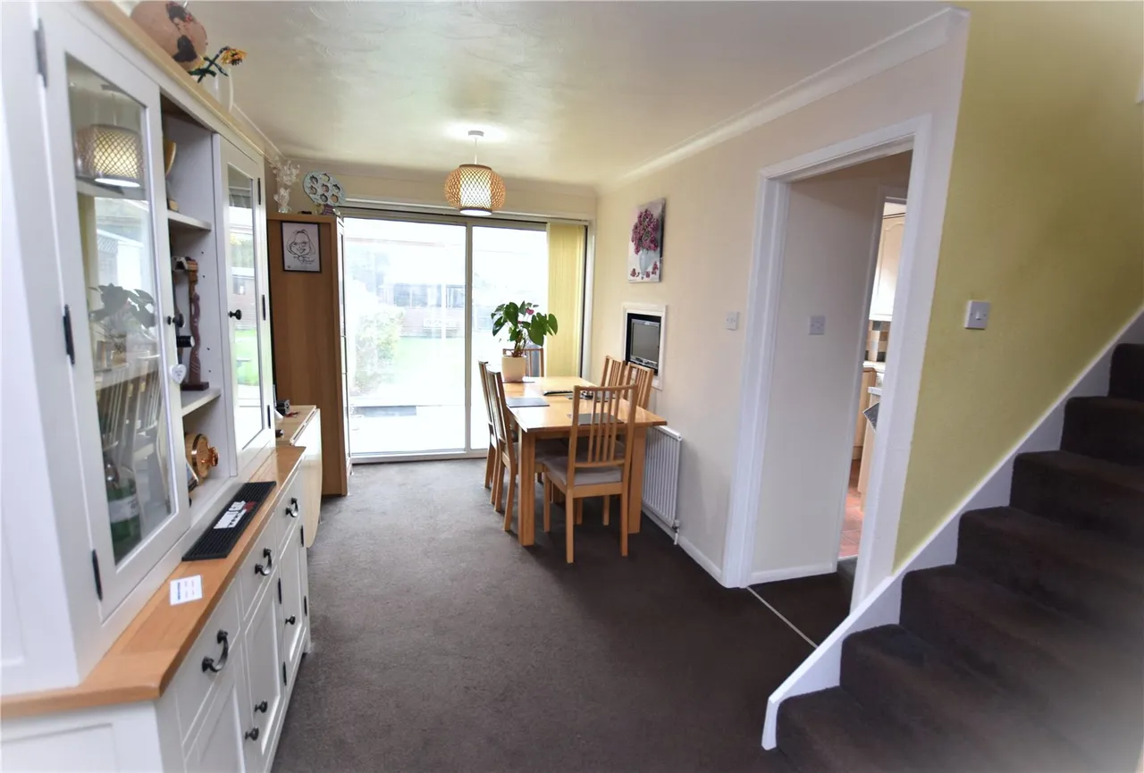 Hazel Avenue, Farnborough, Hampshire, GU14 0DW, photo 8