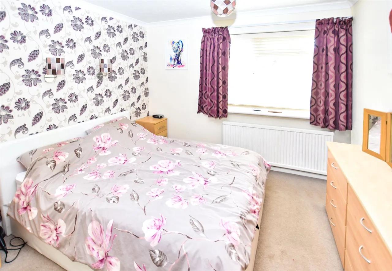 Hazel Avenue, Farnborough, Hampshire, GU14 0DW, photo 10