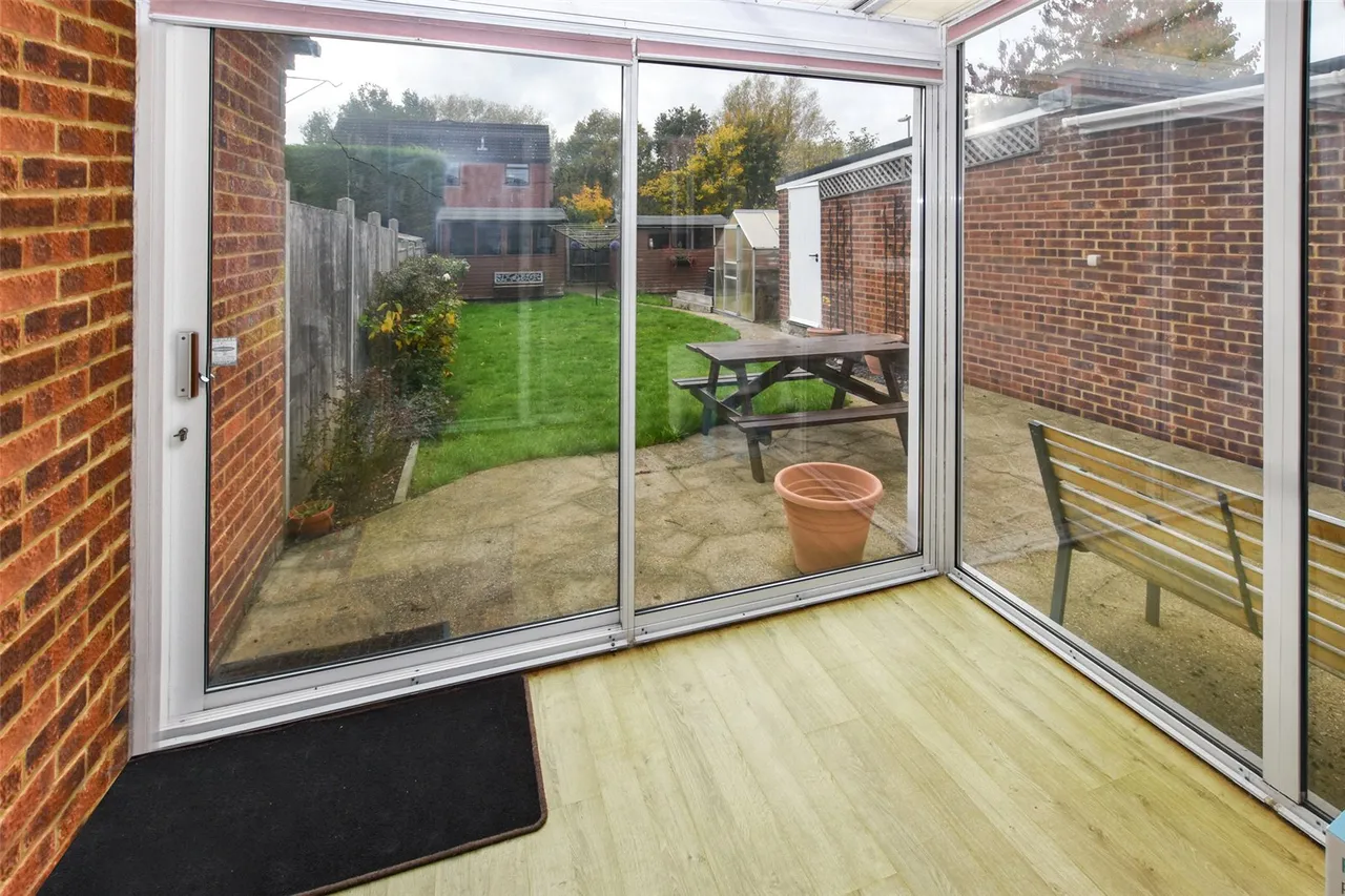 Hazel Avenue, Farnborough, Hampshire, GU14 0DW, photo 5