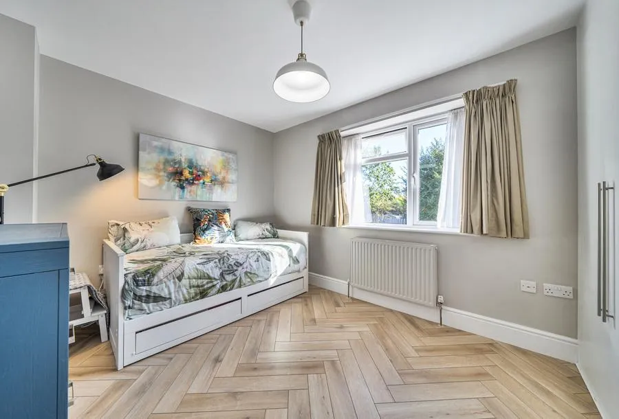 Victory Avenue, Morden, SM4, photo 6