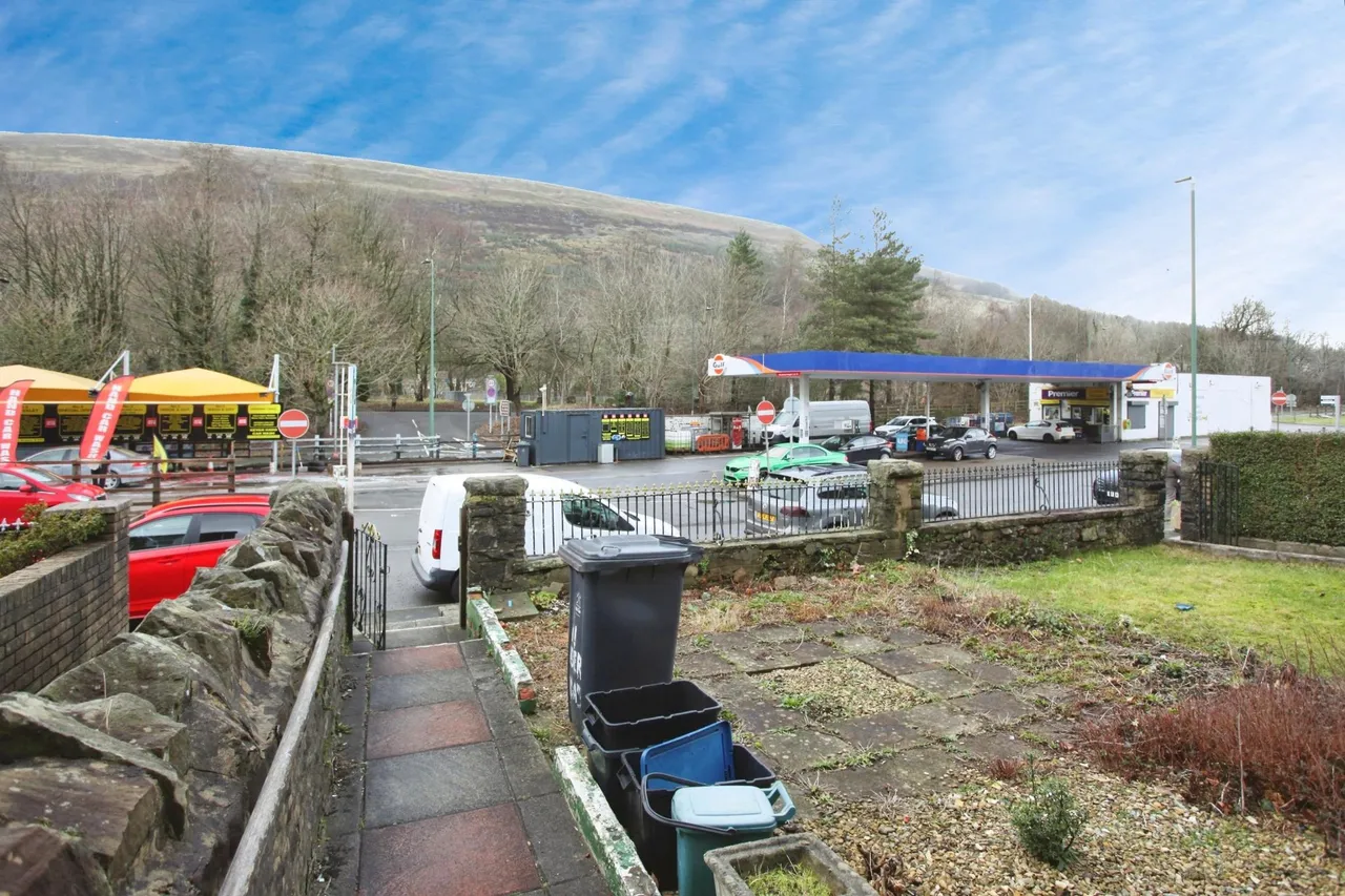 Abertillery Road, Abertillery, NP13, photo 27