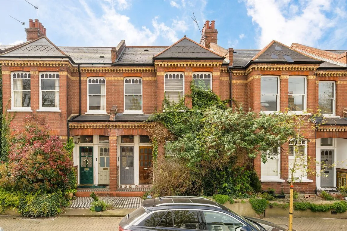 3 bed flat for sale, Boundaries Road, SW12