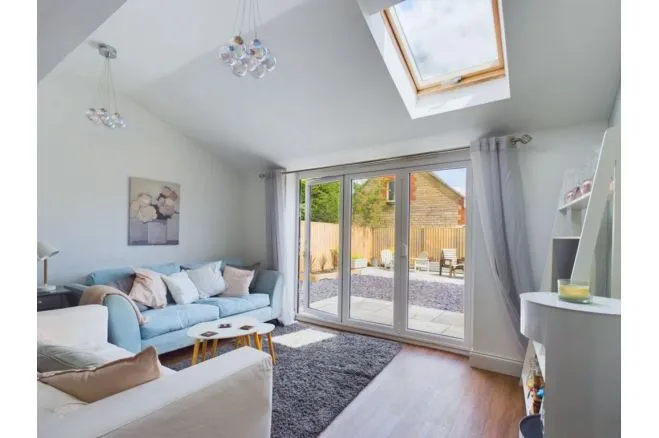 Royal Field Close, Chippenham, SN14, photo 2