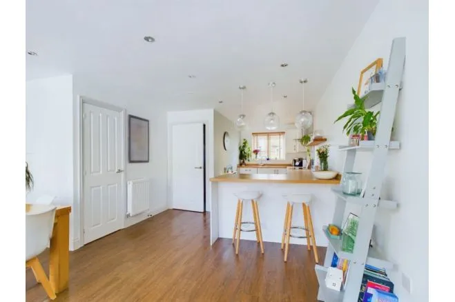 Royal Field Close, Chippenham, SN14, photo 3