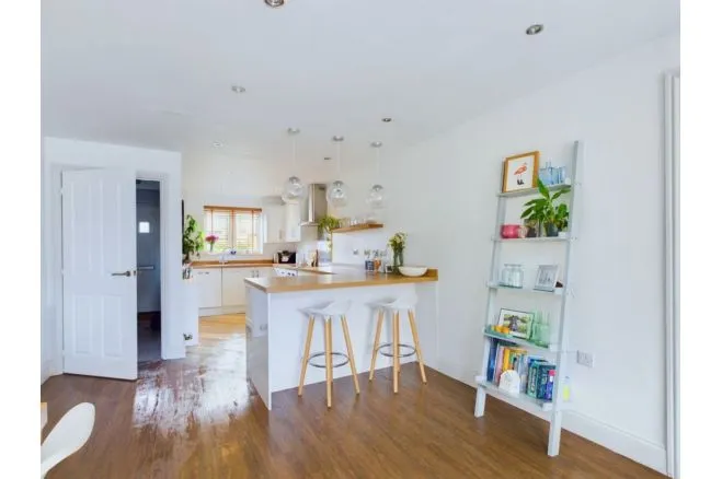 Royal Field Close, Chippenham, SN14, photo 5
