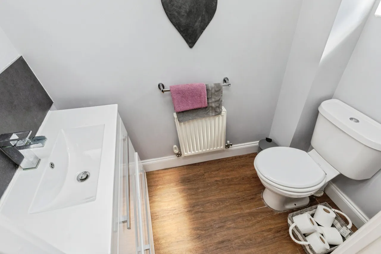 Royal Field Close, Chippenham, SN14, photo 8