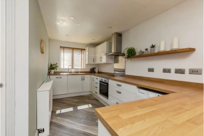 Royal Field Close, Chippenham, SN14, photo 4