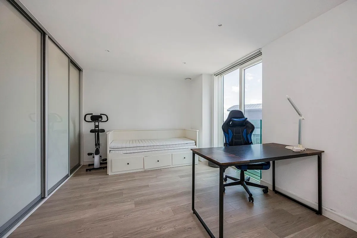 11 Saffron Central Square, Croydon, Surry, CR0 2GF, photo 6