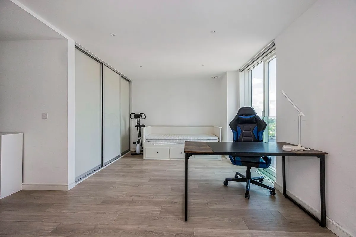 11 Saffron Central Square, Croydon, Surry, CR0 2GF, photo 5
