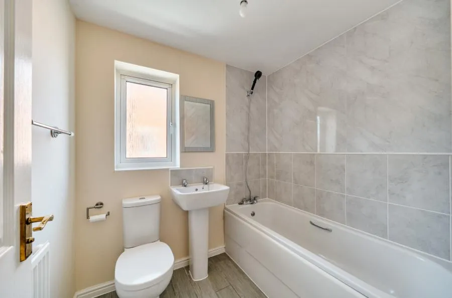 Wincombe Road, Coate, SN3, photo 13