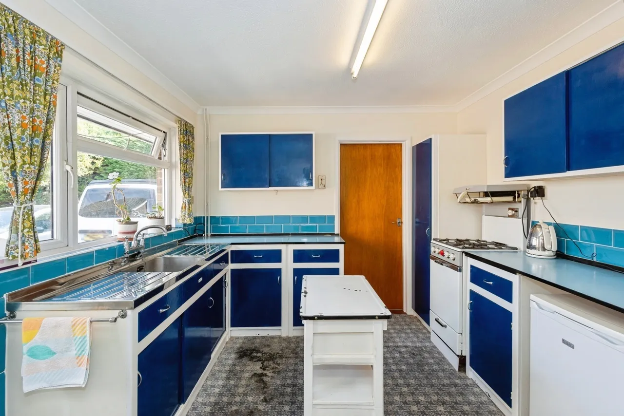 Webb Lane, Hayling Island, PO11, photo 4