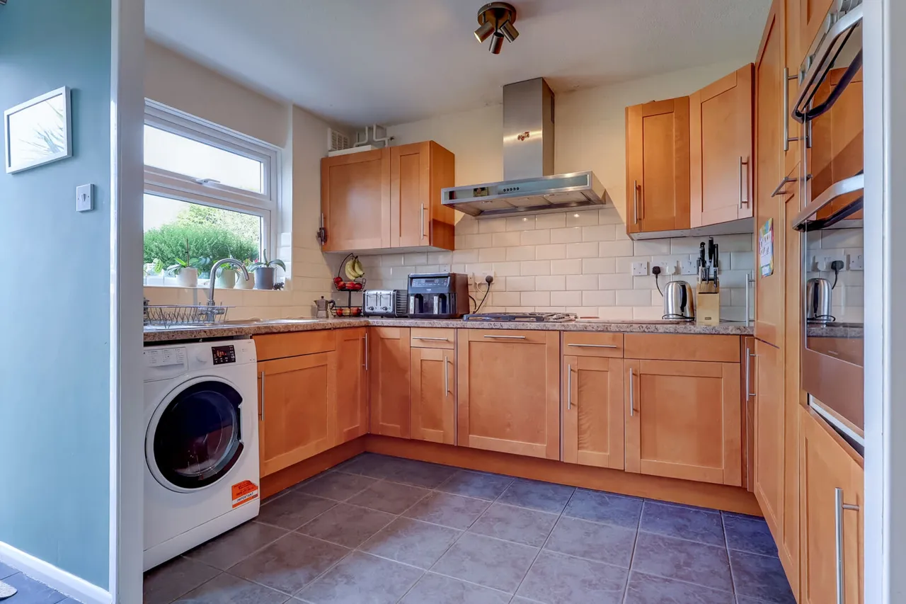 Pine Walk, High Wycombe, HP15, photo 16